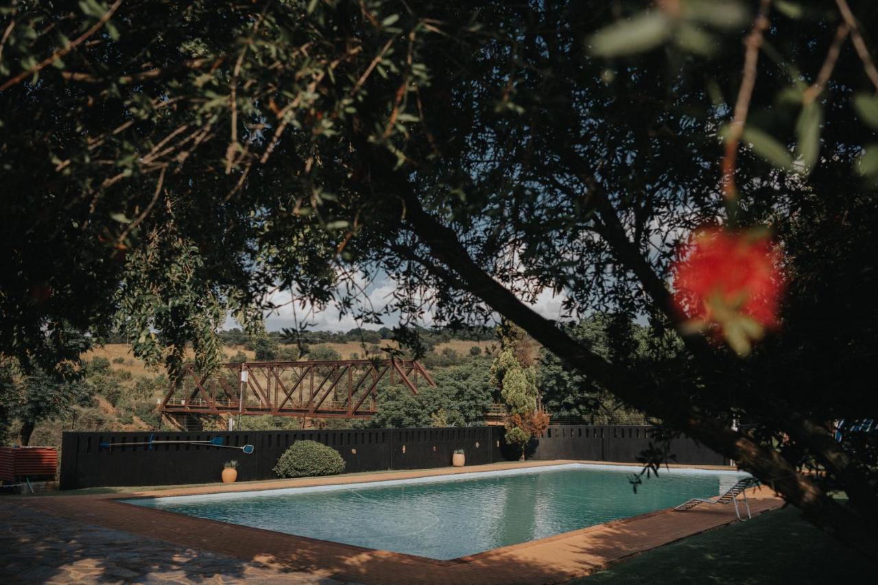 Pretorius Park Hotel Хартбееспоорт Екстериор снимка