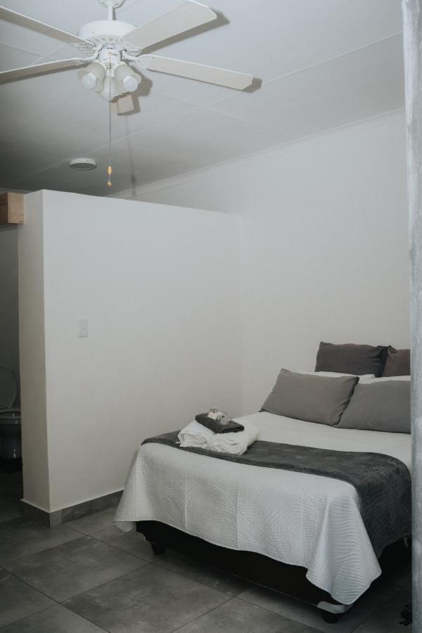 Pretorius Park Hotel Хартбееспоорт Екстериор снимка